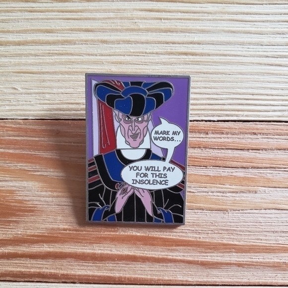 Disney Villains Comic Book Collection Frollo Pin - Picture 2 of 3